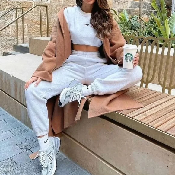 Woman’s Cinch Bottom Sweatpants. Size -M-L - Picture 3 of 16